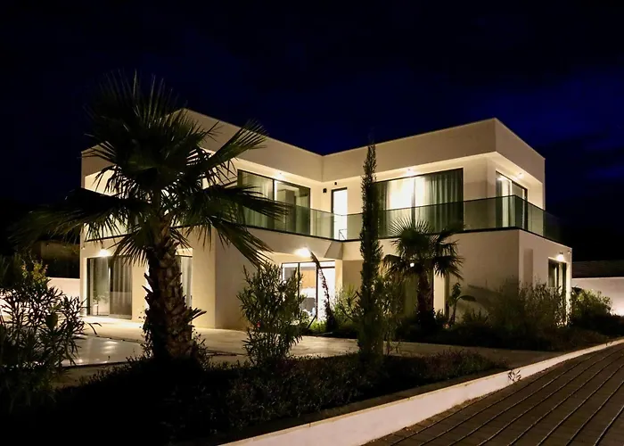 Semesterbostad Cozy In With Sauna Rogač